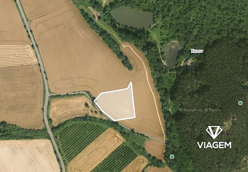 Prodej podílu 1/2 pole 2768 m²